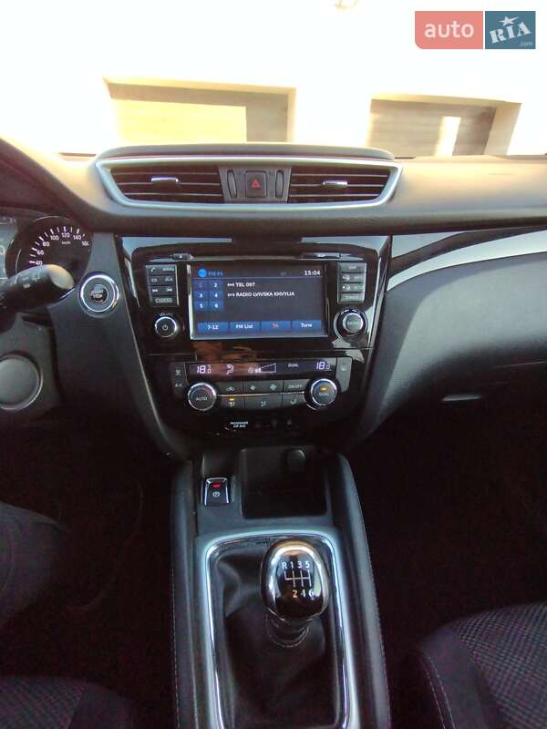 Позашляховик / Кросовер Nissan Qashqai 2015 в Львові