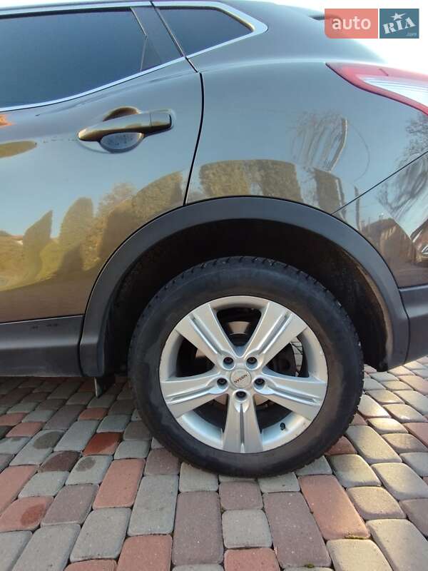 Позашляховик / Кросовер Nissan Qashqai 2015 в Львові
