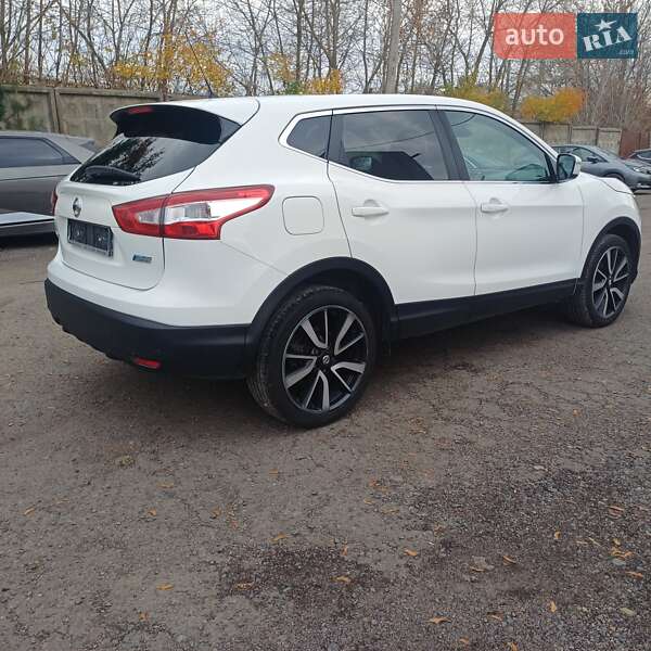 Внедорожник / Кроссовер Nissan Qashqai 2015 в Ровно