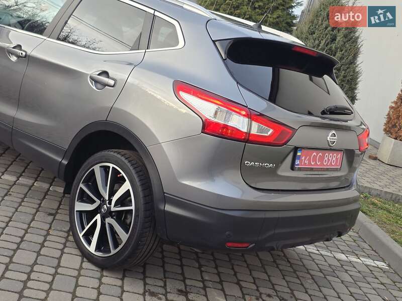 Внедорожник / Кроссовер Nissan Qashqai 2017 в Ивано-Франковске