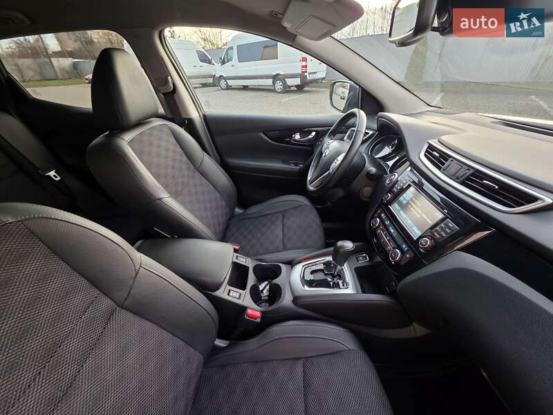 Внедорожник / Кроссовер Nissan Qashqai 2017 в Ивано-Франковске