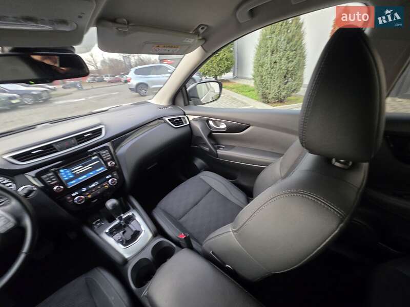 Внедорожник / Кроссовер Nissan Qashqai 2017 в Ивано-Франковске