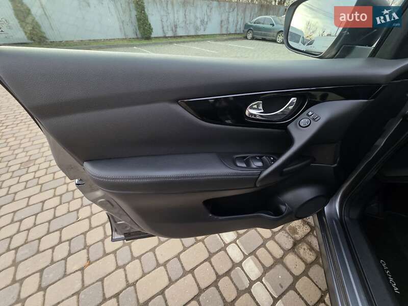 Внедорожник / Кроссовер Nissan Qashqai 2017 в Ивано-Франковске