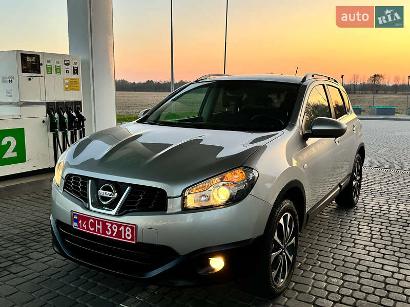 Позашляховик / Кросовер Nissan Qashqai 2012 в Стрию