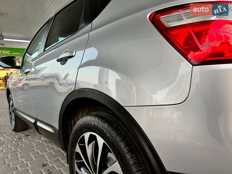 Позашляховик / Кросовер Nissan Qashqai 2012 в Стрию