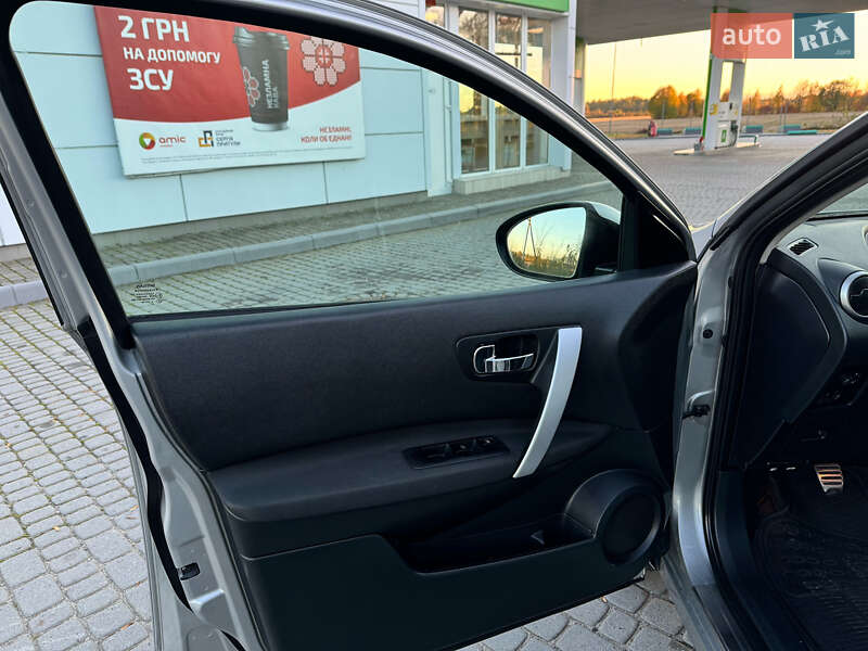 Позашляховик / Кросовер Nissan Qashqai 2012 в Стрию