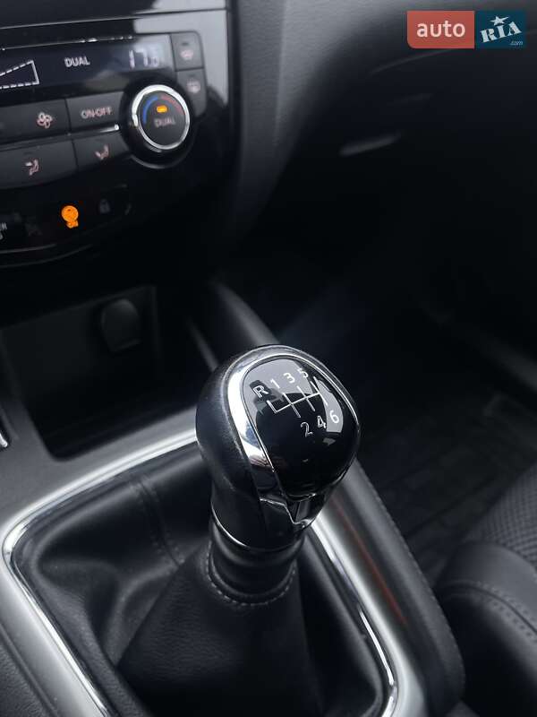 Позашляховик / Кросовер Nissan Qashqai 2015 в Ковелі