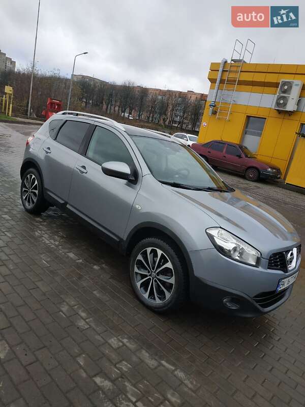 Позашляховик / Кросовер Nissan Qashqai 2011 в Рівному