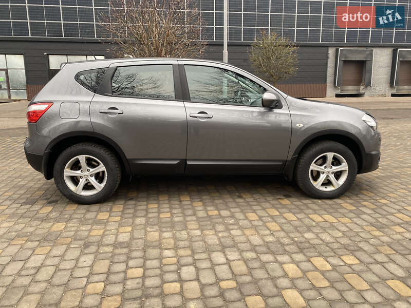 Позашляховик / Кросовер Nissan Qashqai 2011 в Луцьку