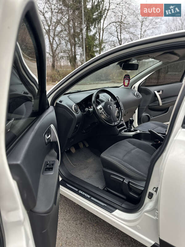 Внедорожник / Кроссовер Nissan Qashqai 2010 в Кицмани