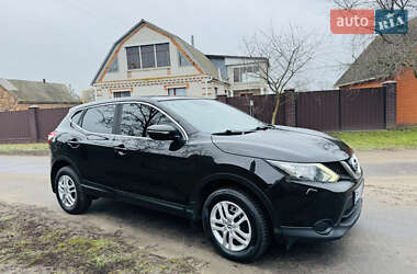 Позашляховик / Кросовер Nissan Qashqai 2015 в Ромнах