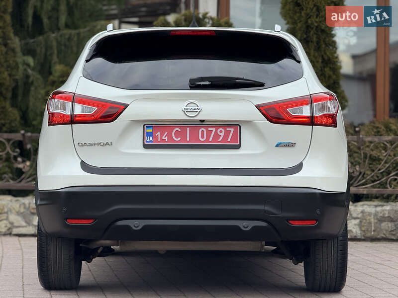 Позашляховик / Кросовер Nissan Qashqai 2015 в Стрию