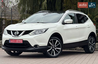 Внедорожник / Кроссовер Nissan Qashqai 2015 в Стрые