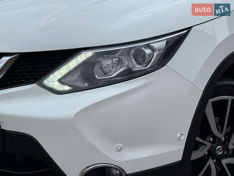 Позашляховик / Кросовер Nissan Qashqai 2015 в Стрию