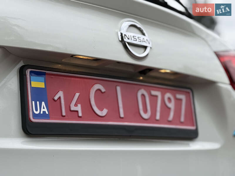 Позашляховик / Кросовер Nissan Qashqai 2015 в Стрию