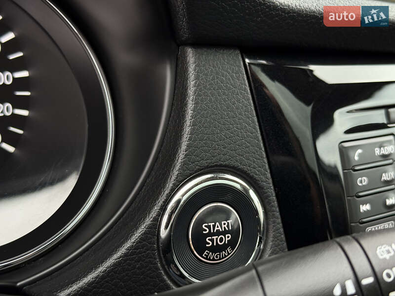 Позашляховик / Кросовер Nissan Qashqai 2015 в Стрию