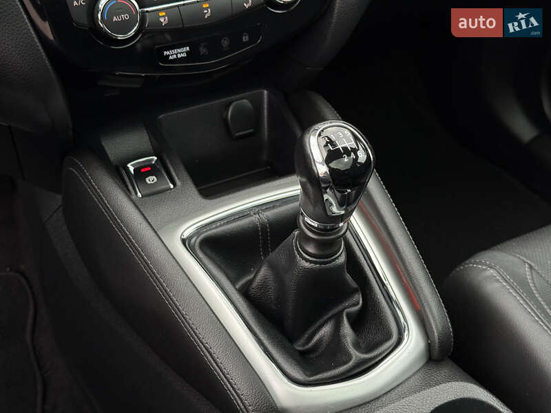 Позашляховик / Кросовер Nissan Qashqai 2015 в Стрию