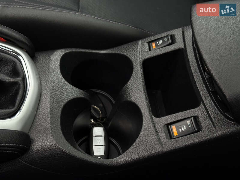 Позашляховик / Кросовер Nissan Qashqai 2015 в Стрию