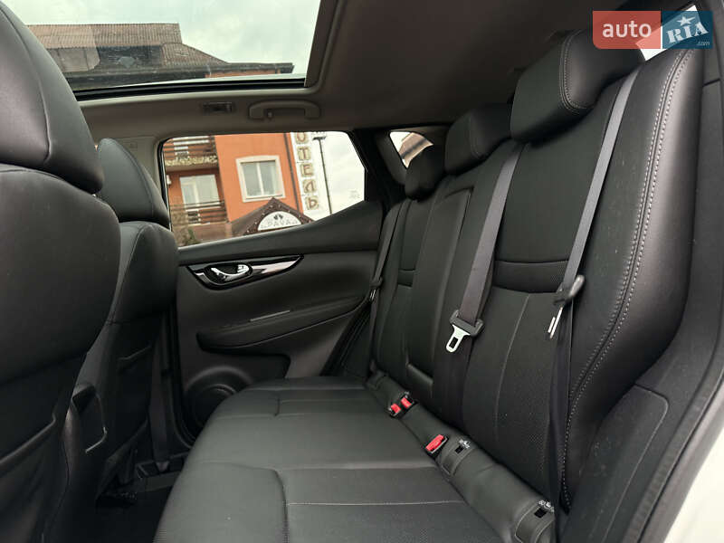 Позашляховик / Кросовер Nissan Qashqai 2015 в Стрию