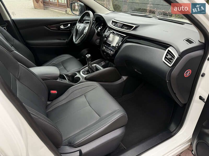 Позашляховик / Кросовер Nissan Qashqai 2015 в Стрию