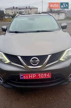 Позашляховик / Кросовер Nissan Qashqai 2015 в Радивиліві