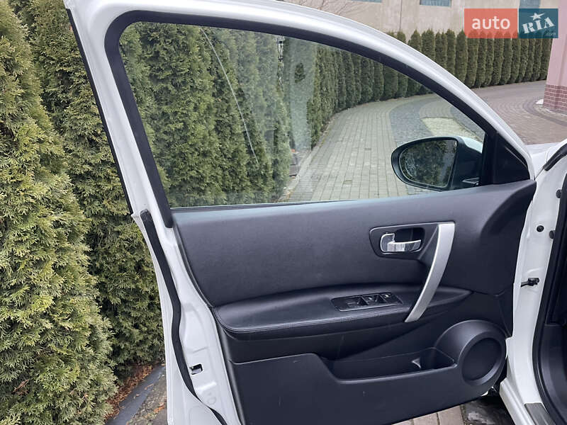 Внедорожник / Кроссовер Nissan Qashqai 2012 в Стрые