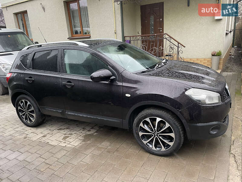 Внедорожник / Кроссовер Nissan Qashqai 2010 в Ивано-Франковске