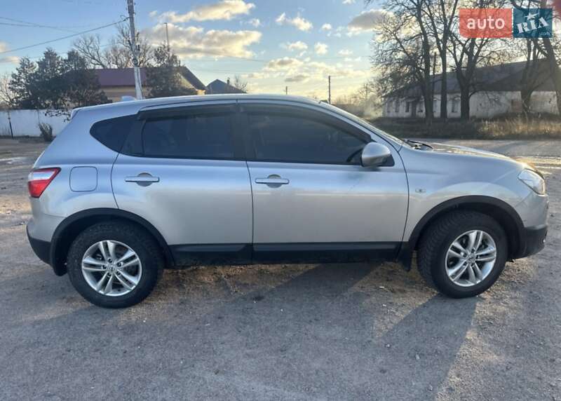 Позашляховик / Кросовер Nissan Qashqai 2011 в Охтирці