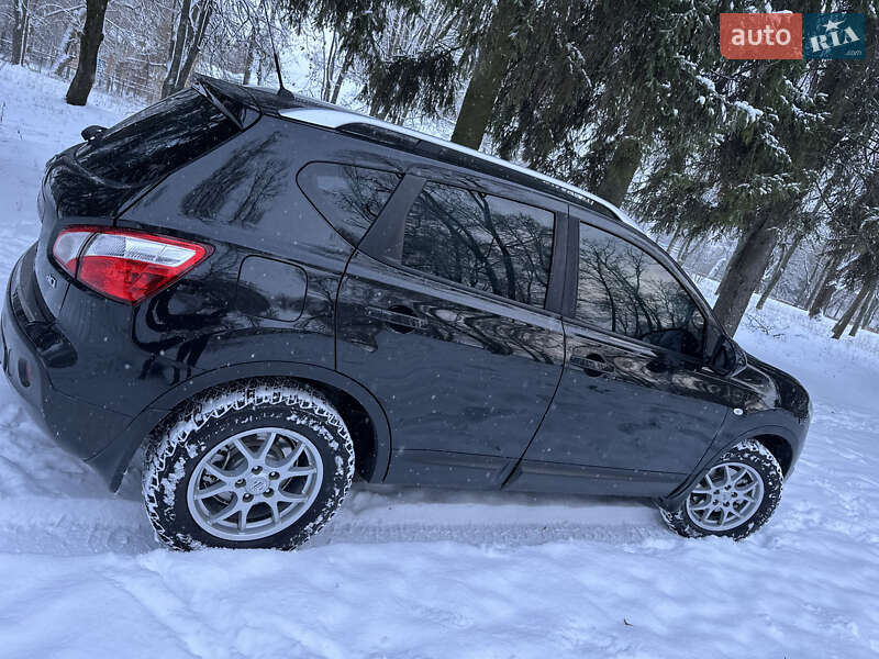 Внедорожник / Кроссовер Nissan Qashqai 2013 в Глухове