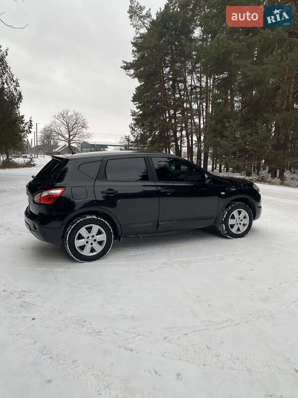Внедорожник / Кроссовер Nissan Qashqai 2010 в Дубно