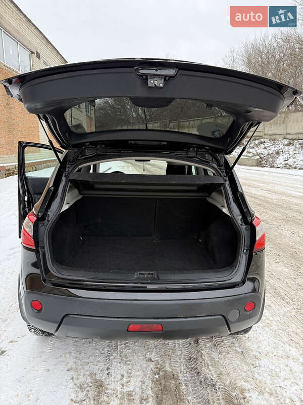 Позашляховик / Кросовер Nissan Qashqai 2011 в Рівному