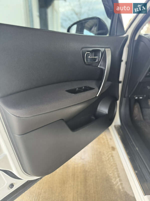 Внедорожник / Кроссовер Nissan Qashqai 2011 в Стрые