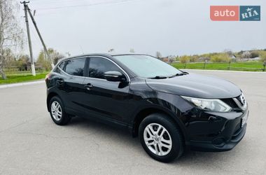 Позашляховик / Кросовер Nissan Qashqai 2015 в Ромнах