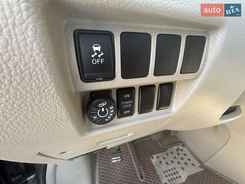 Минивэн Nissan Quest 2016 в Киеве