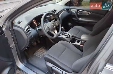 Внедорожник / Кроссовер Nissan Rogue Sport 2017 в 