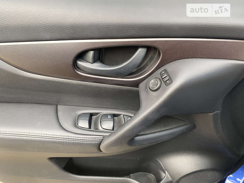 Внедорожник / Кроссовер Nissan Rogue Sport 2020 в Ивано-Франковске