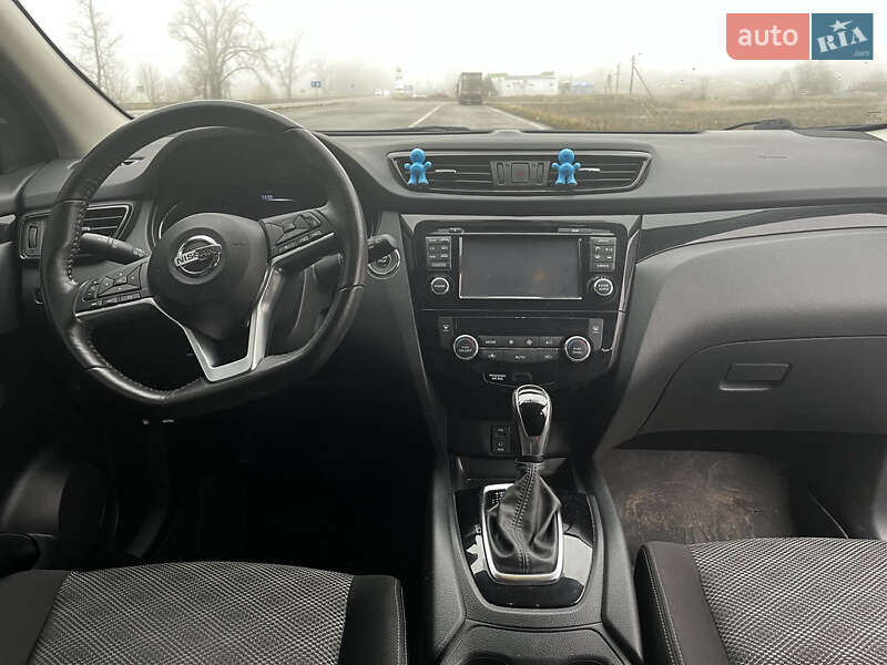 Внедорожник / Кроссовер Nissan Rogue Sport 2018 в Ромнах