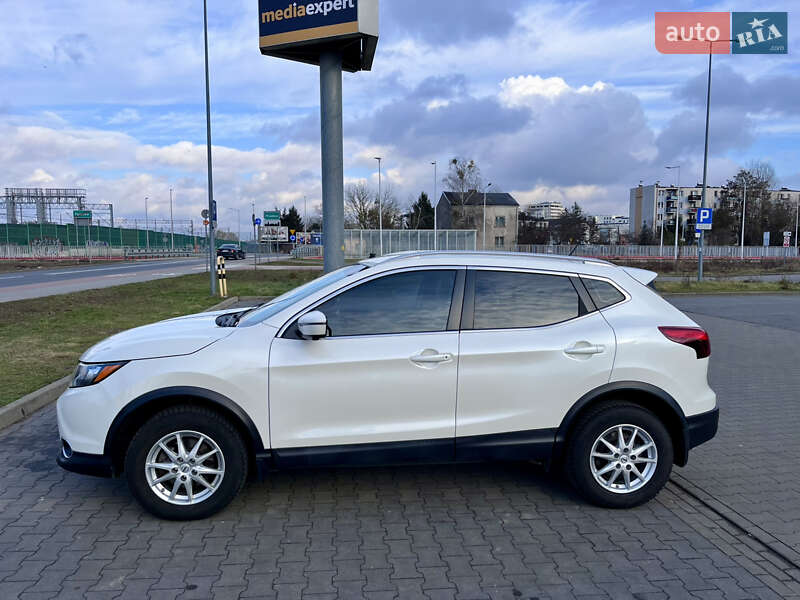Внедорожник / Кроссовер Nissan Rogue Sport 2017 в Тернополе