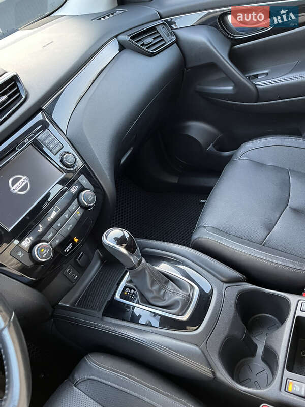 Внедорожник / Кроссовер Nissan Rogue Sport 2018 в Ивано-Франковске