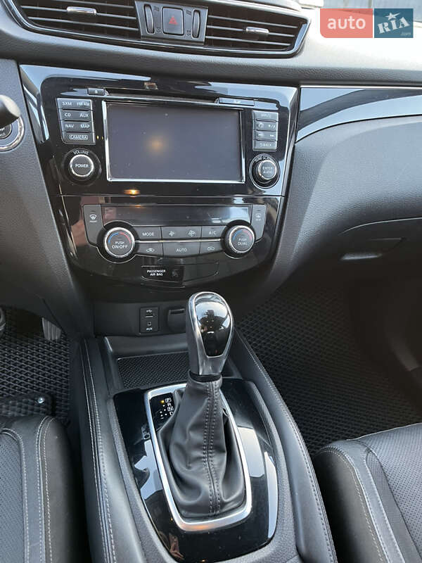 Внедорожник / Кроссовер Nissan Rogue Sport 2018 в Ивано-Франковске