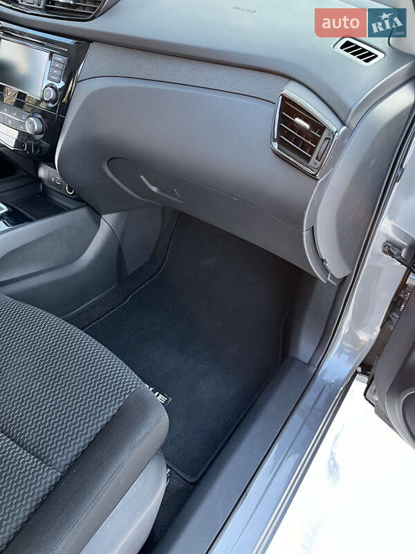 Позашляховик / Кросовер Nissan Rogue Sport 2020 в Києві