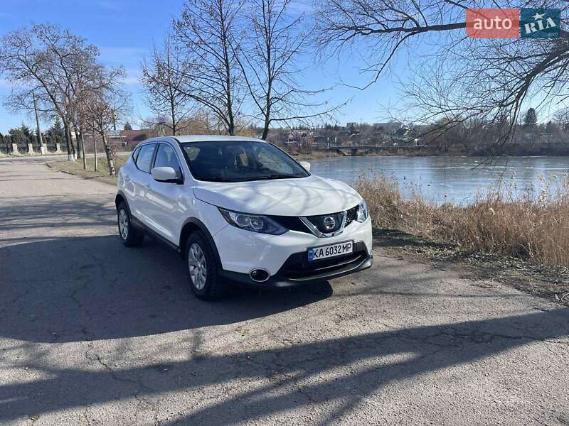 Внедорожник / Кроссовер Nissan Rogue Sport 2018 в 