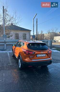 Внедорожник / Кроссовер Nissan Rogue Sport 2017 в 
