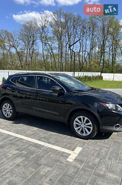 Внедорожник / Кроссовер Nissan Rogue Sport 2017 в Луцке