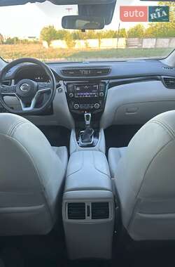 Позашляховик / Кросовер Nissan Rogue Sport 2022 в 