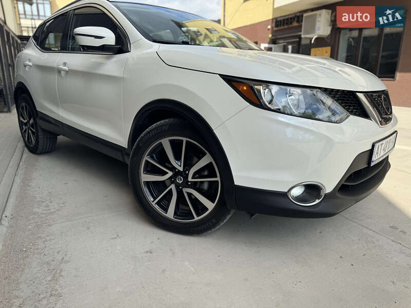 Внедорожник / Кроссовер Nissan Rogue Sport 2018 в 