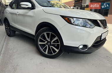Внедорожник / Кроссовер Nissan Rogue Sport 2018 в 