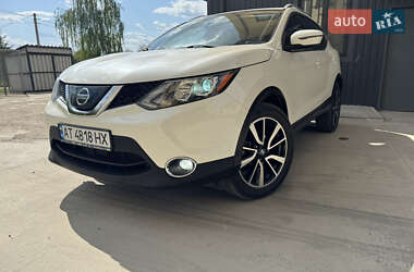 Внедорожник / Кроссовер Nissan Rogue Sport 2018 в 