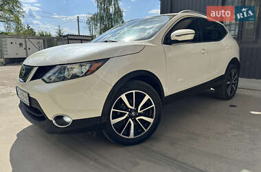 Внедорожник / Кроссовер Nissan Rogue Sport 2018 в 