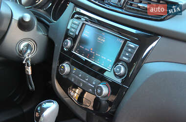 Позашляховик / Кросовер Nissan Rogue Sport 2021 в 